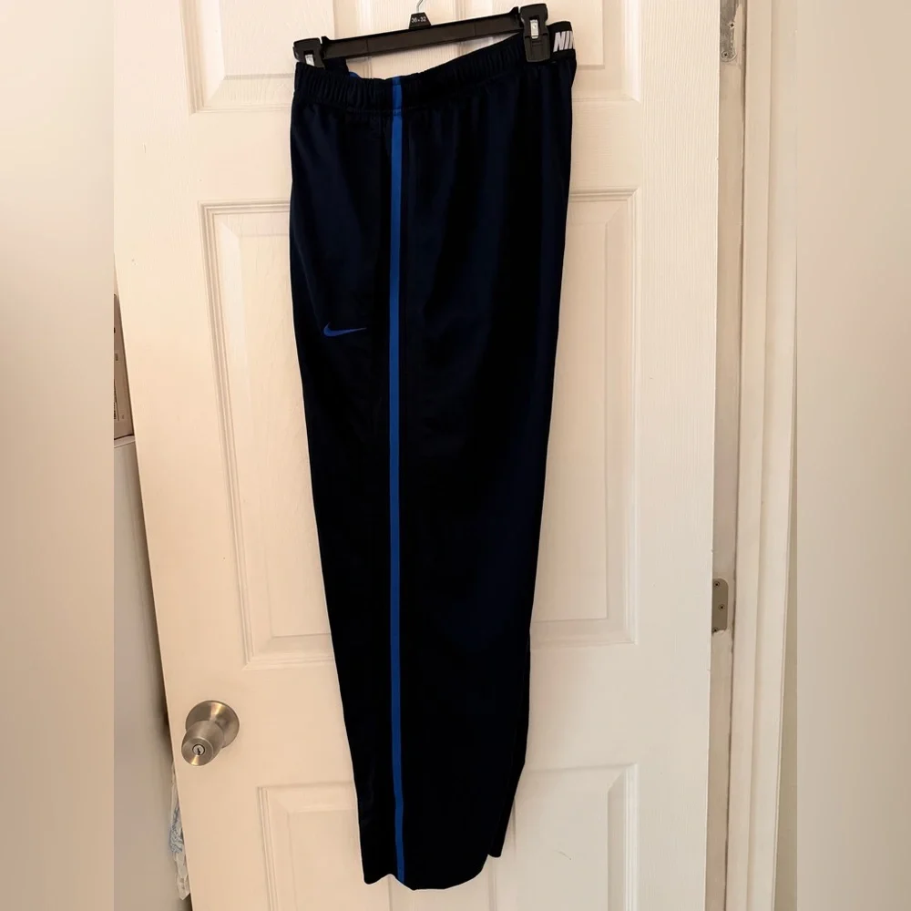 Nike Men's Dark Blue Joggers with Stripe Accents - Picture 2 of 9